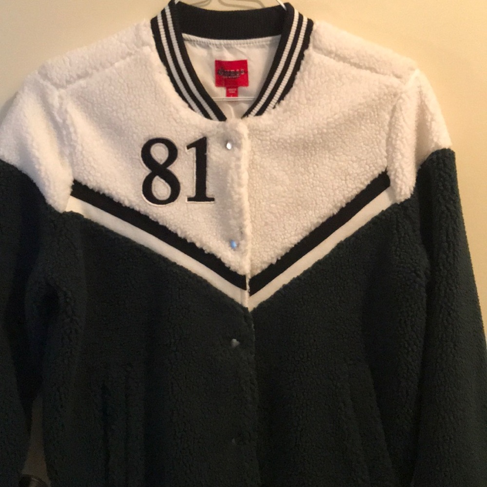 Guess jacket 💕💕💕💕
